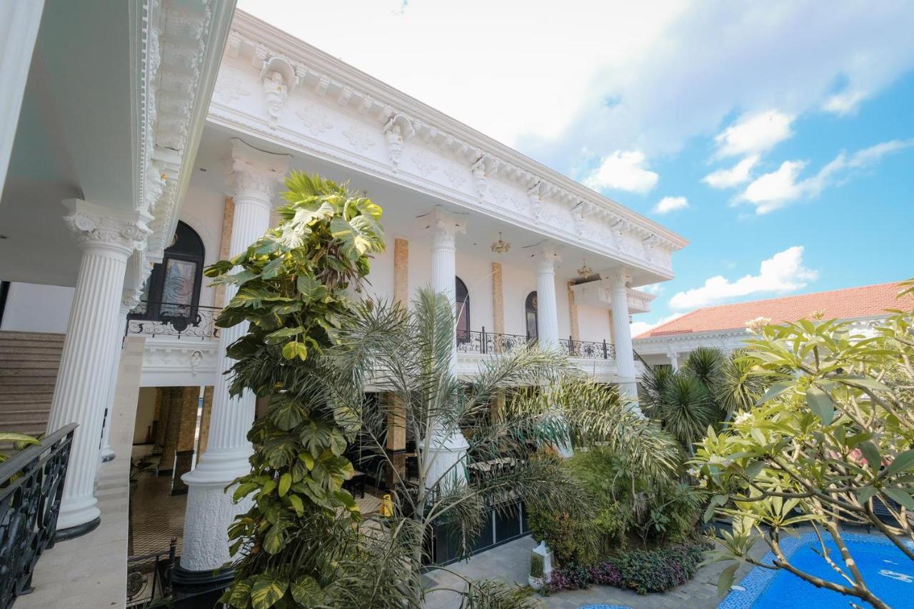 The Grand Palace Hotel Yogyakarta Dış mekan fotoğraf
