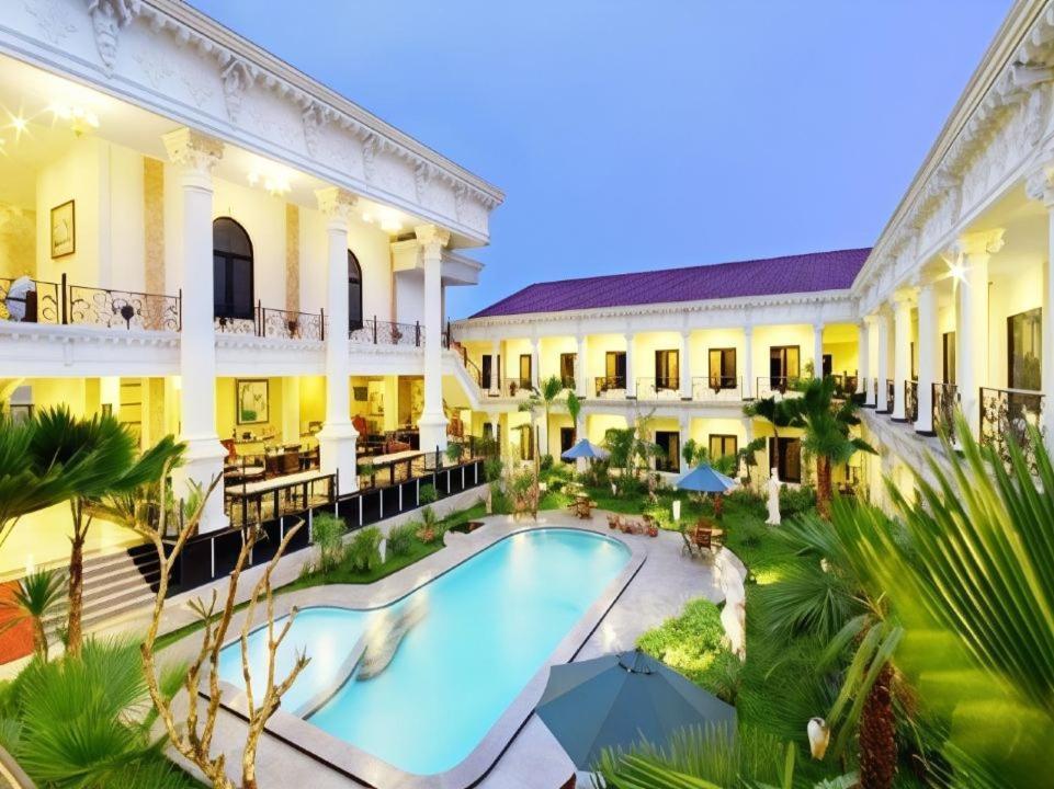 The Grand Palace Hotel Yogyakarta Dış mekan fotoğraf